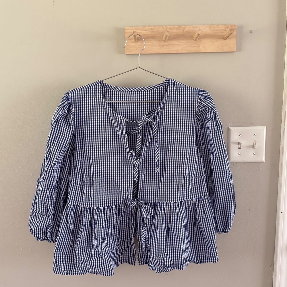 Large gingham puff sleeve top